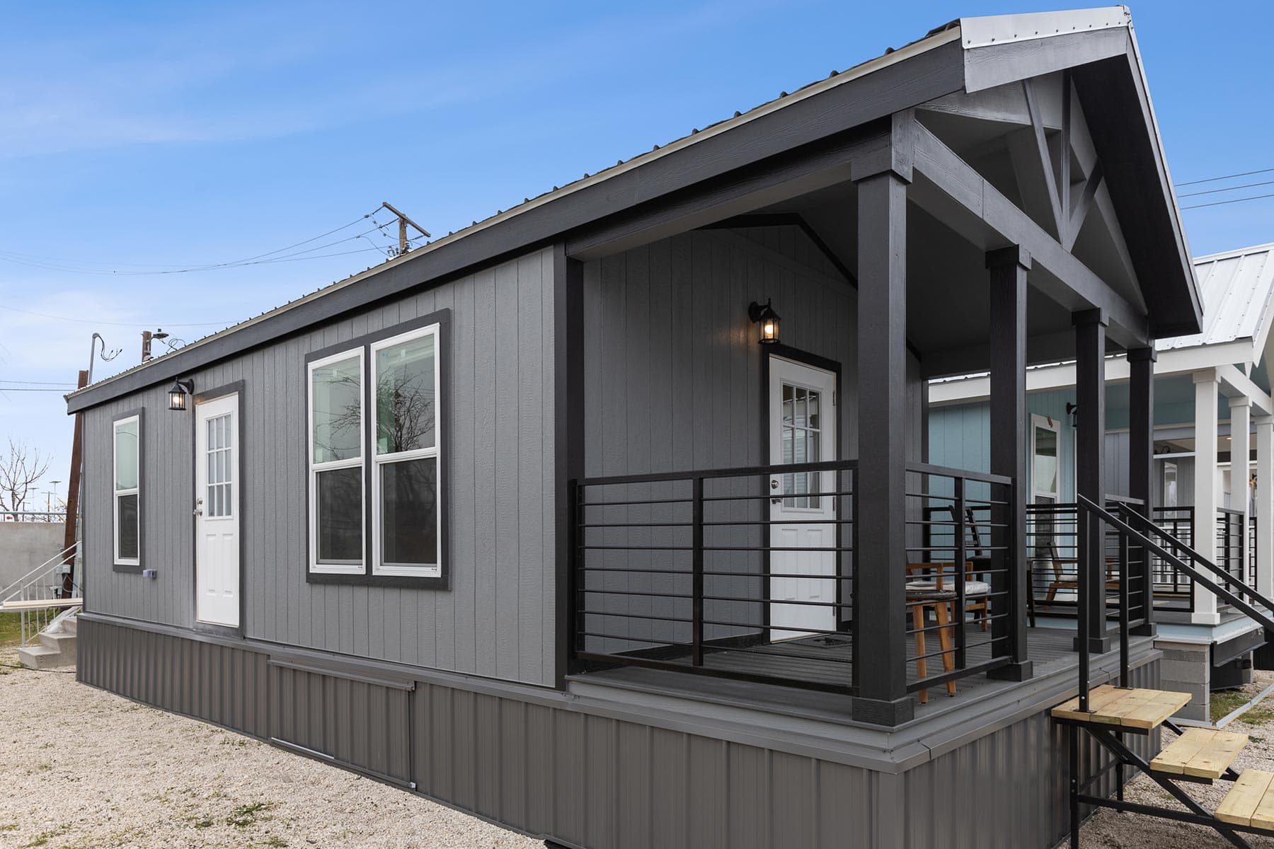 Compact Cabin 1628H