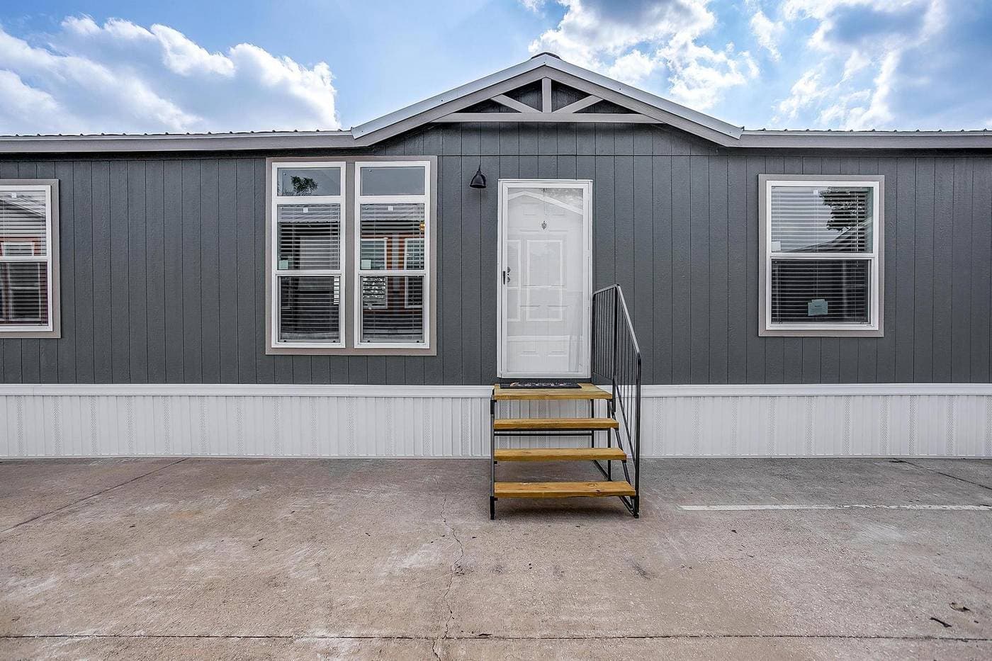 New Moon 3252B Double Wide by Champion photo 1