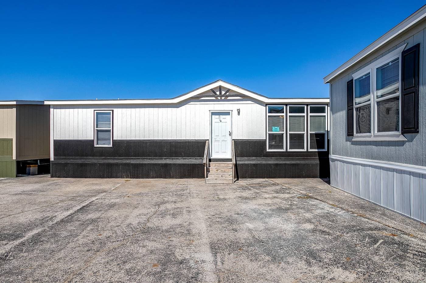 New Moon 3260F Double Wide by Champion photo 1