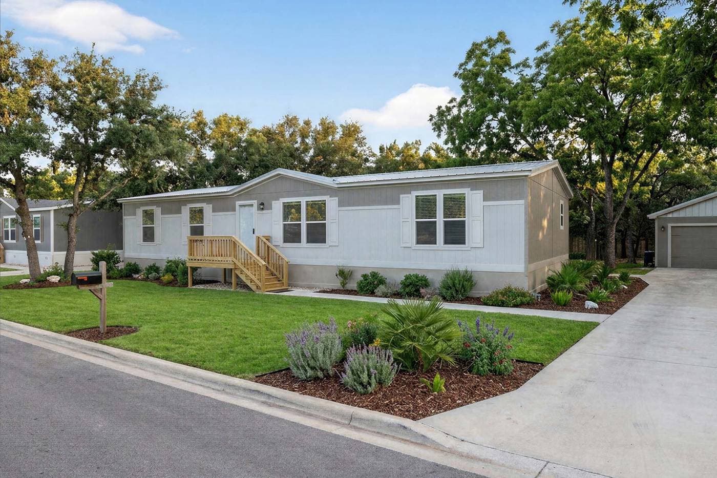 Prime Capstone 135 Double Wide by Champion photo 1